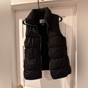 Old Navy puffy vest 🖤